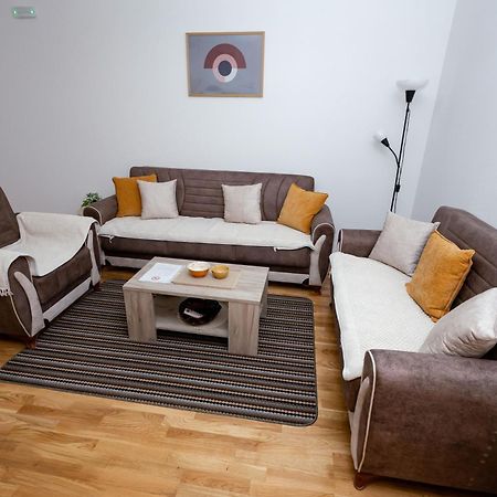 Elegant Escape Podgorica Apartamento Exterior foto