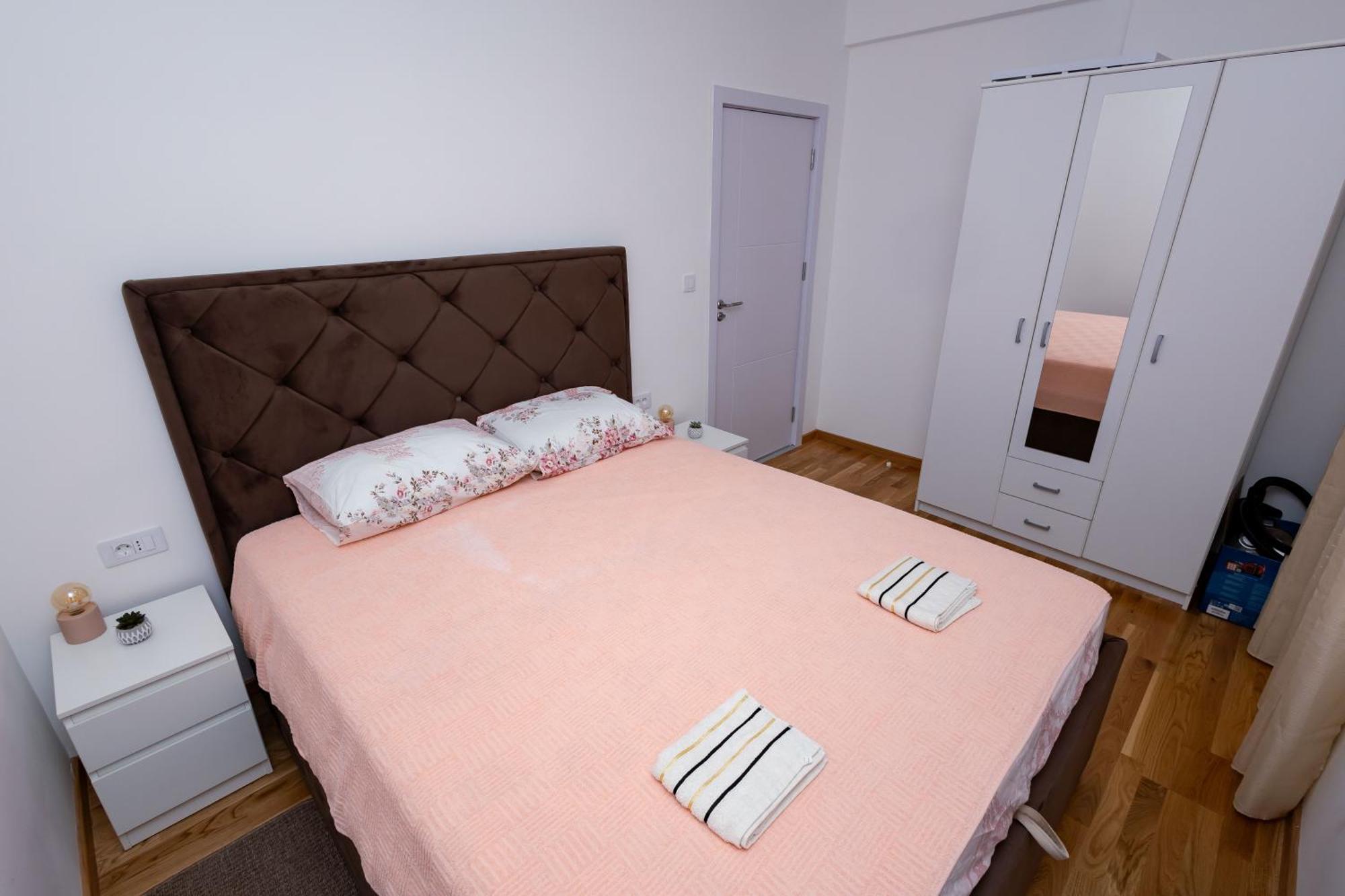 Elegant Escape Podgorica Apartamento Exterior foto
